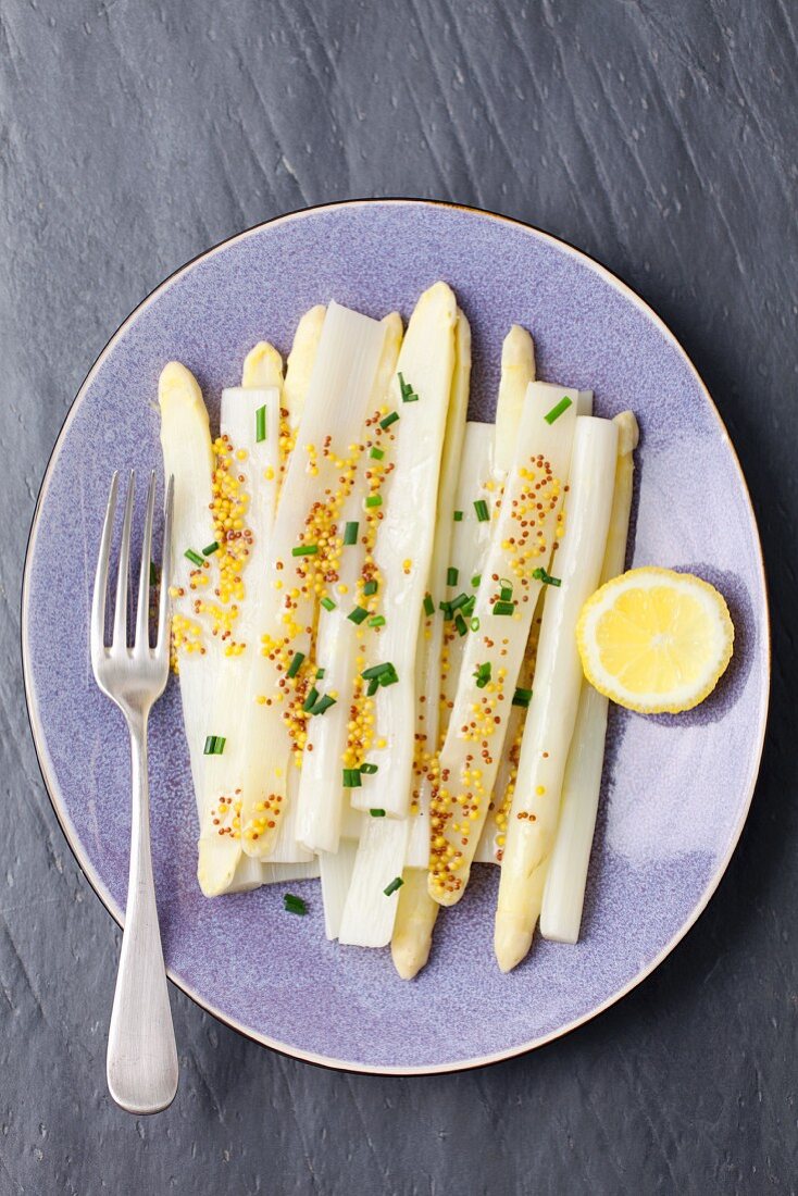 Weisser Spargel mit Senfsauce