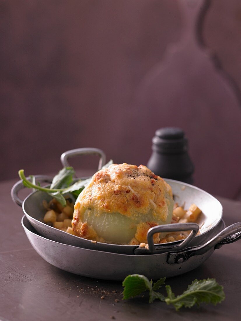 Ofen-Kohlrabi gefüllt mit Polentasoufflé und getrockneten Tomaten