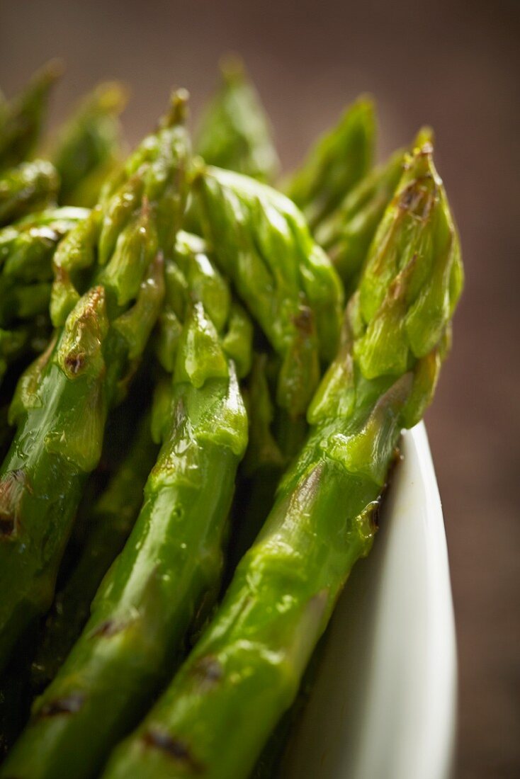 Roasted green asparagus (close-up)