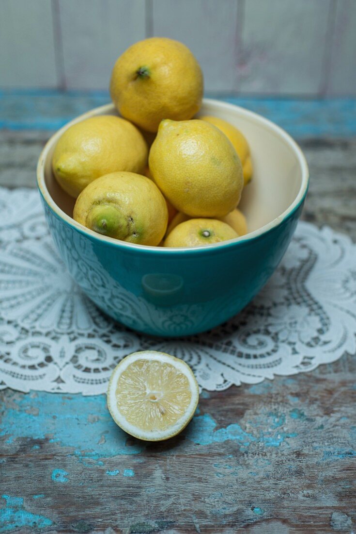 Lemons in a blue porcelain bowl
