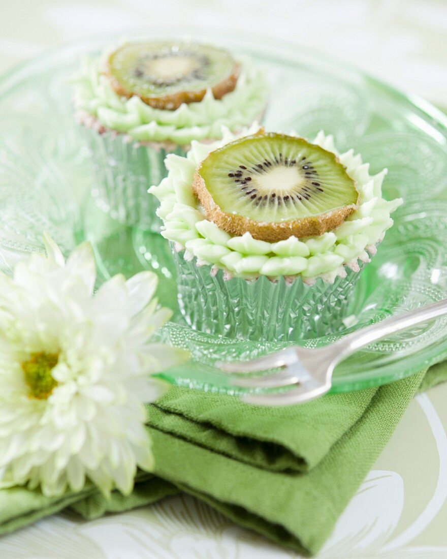 Cupcakes decorated with kiwis