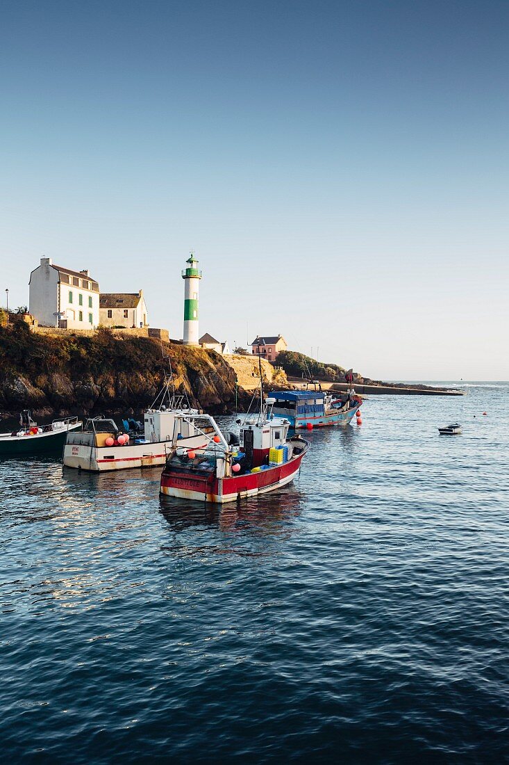 Die Hafeneinfahrt von Doelan, Bretagne, Frankreich