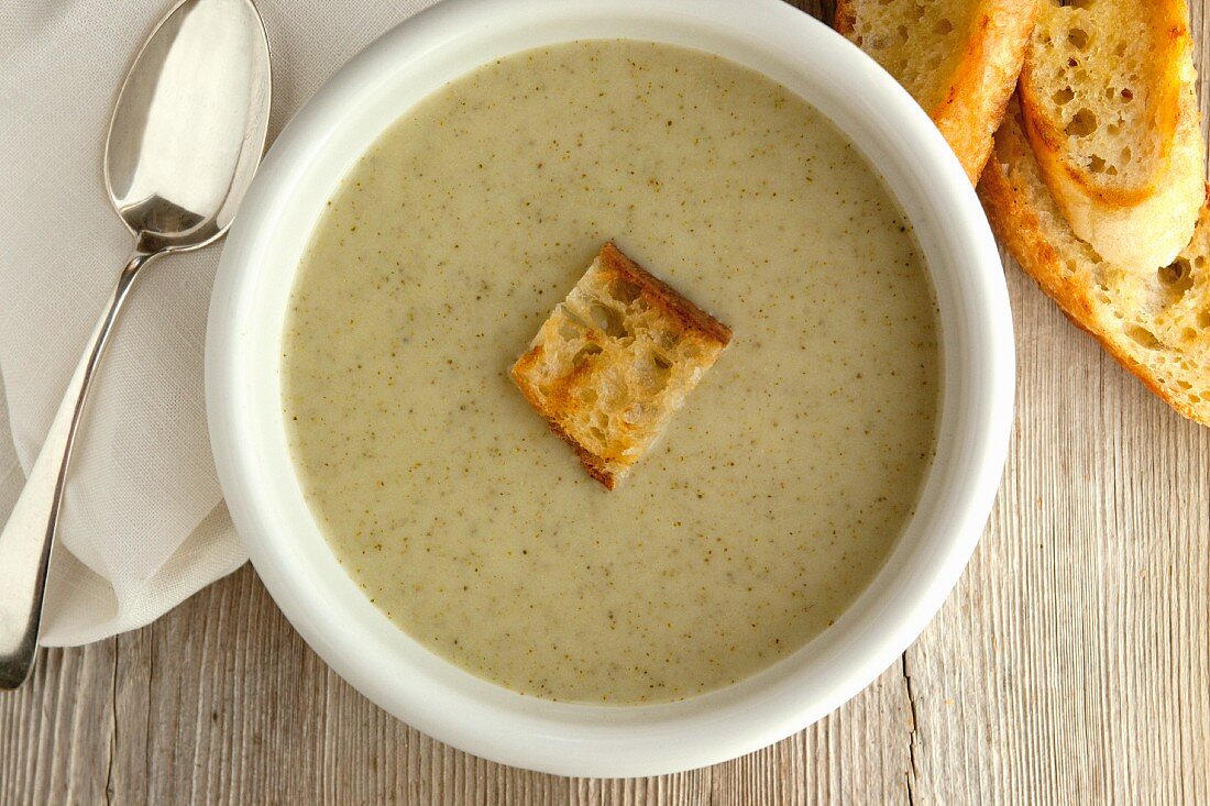 Cream of broccoli soup with crostini