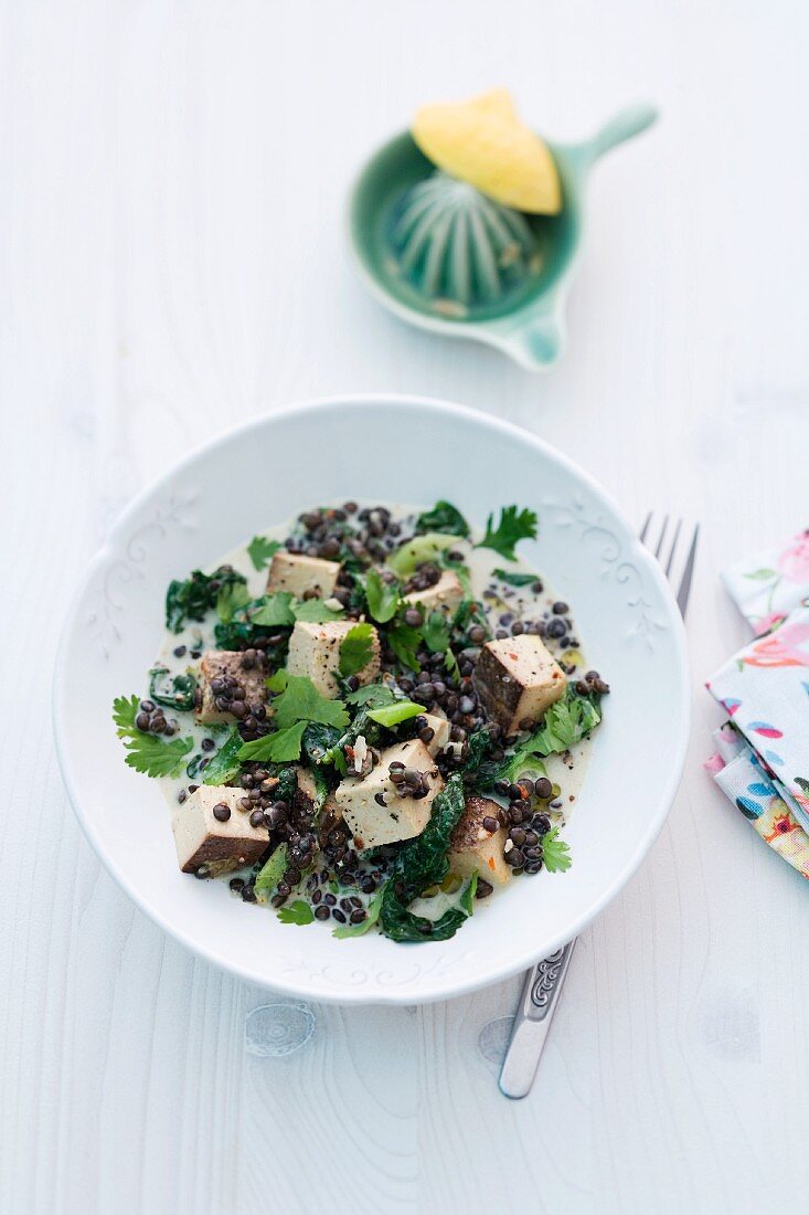 Lentils with spinach, mushrooms and tofu