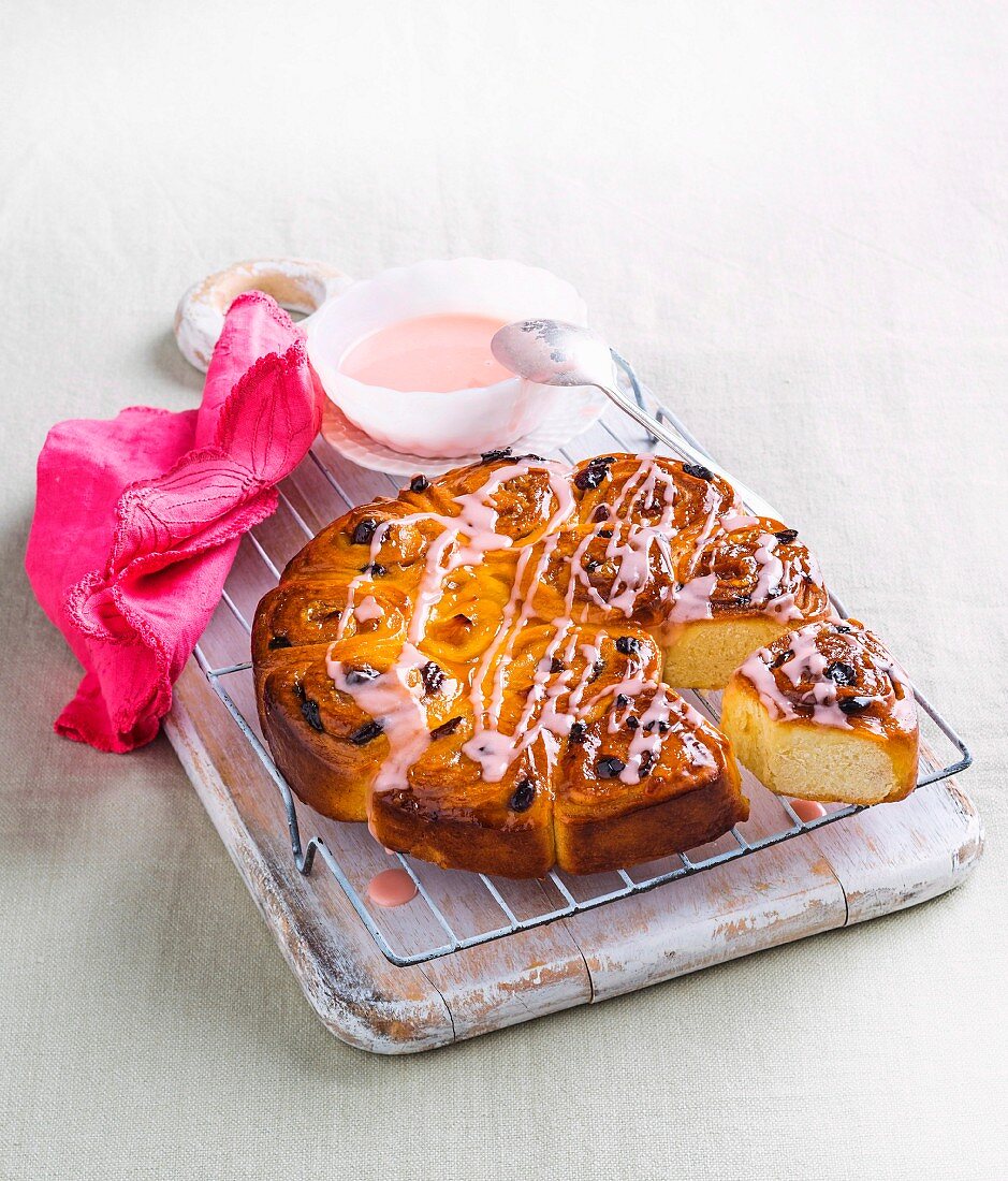 Rose cake with dried fruits