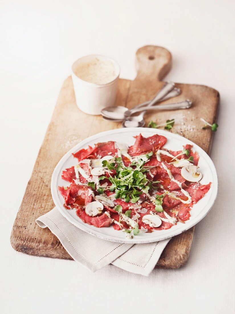 Carpaccio vom Bisonfilet mit Champignons