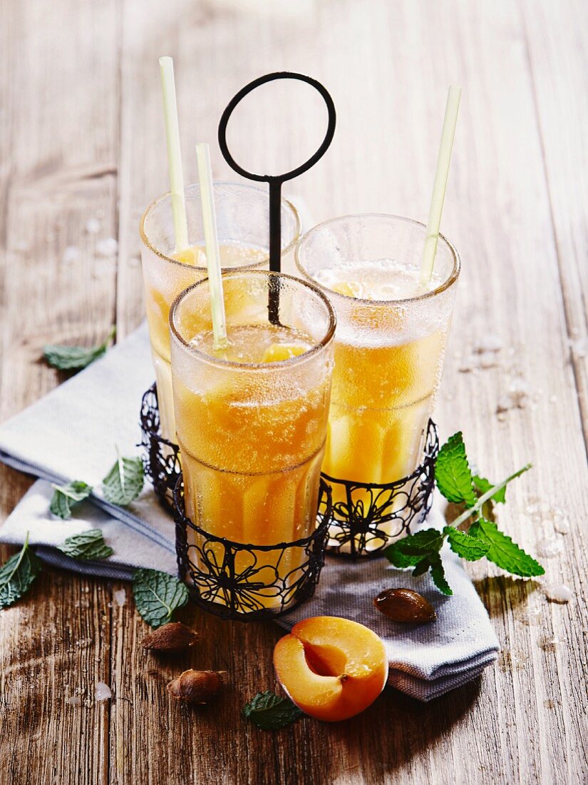 Apricots and mint punch