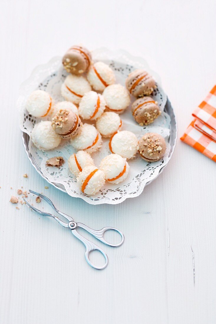 Schoko-Kokos-Macarons mit Kürbiscreme