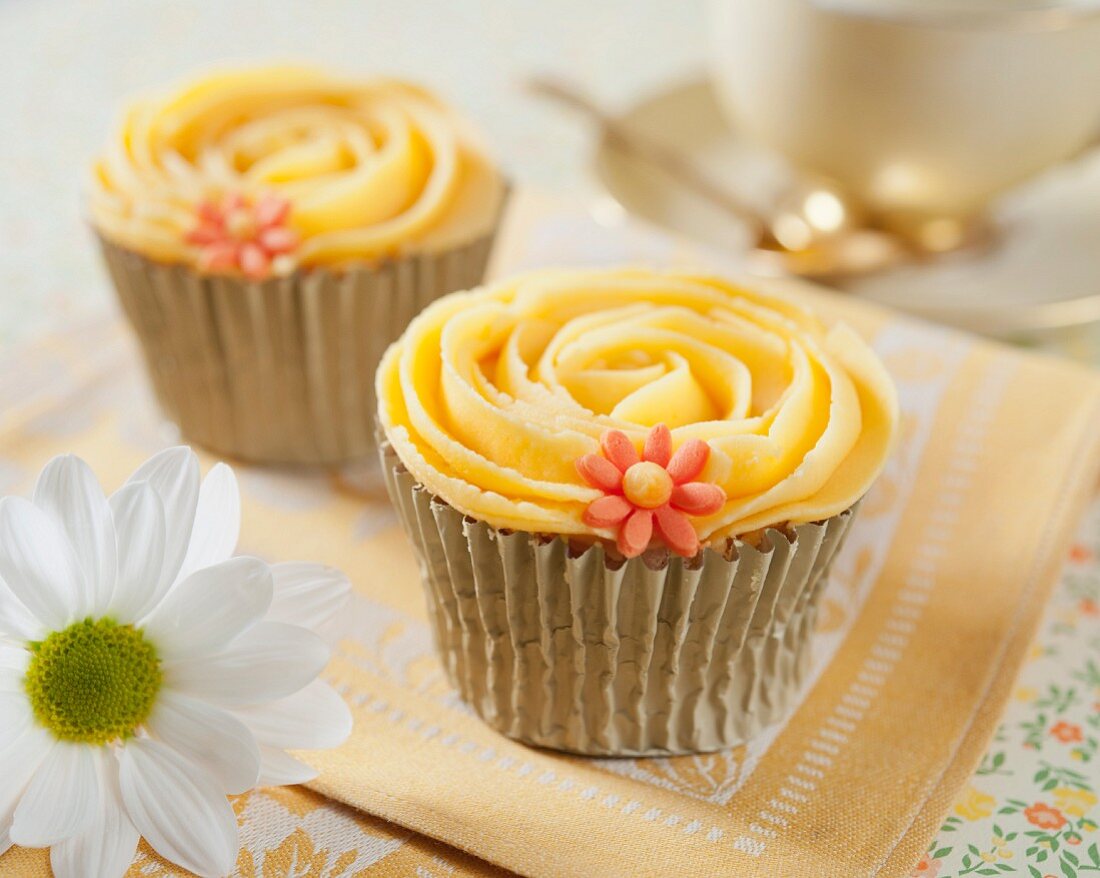 Apricot cream cupcakes