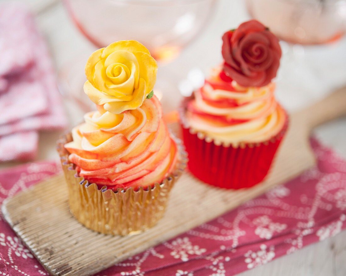 Rosen-Cupcakes gelb und rot