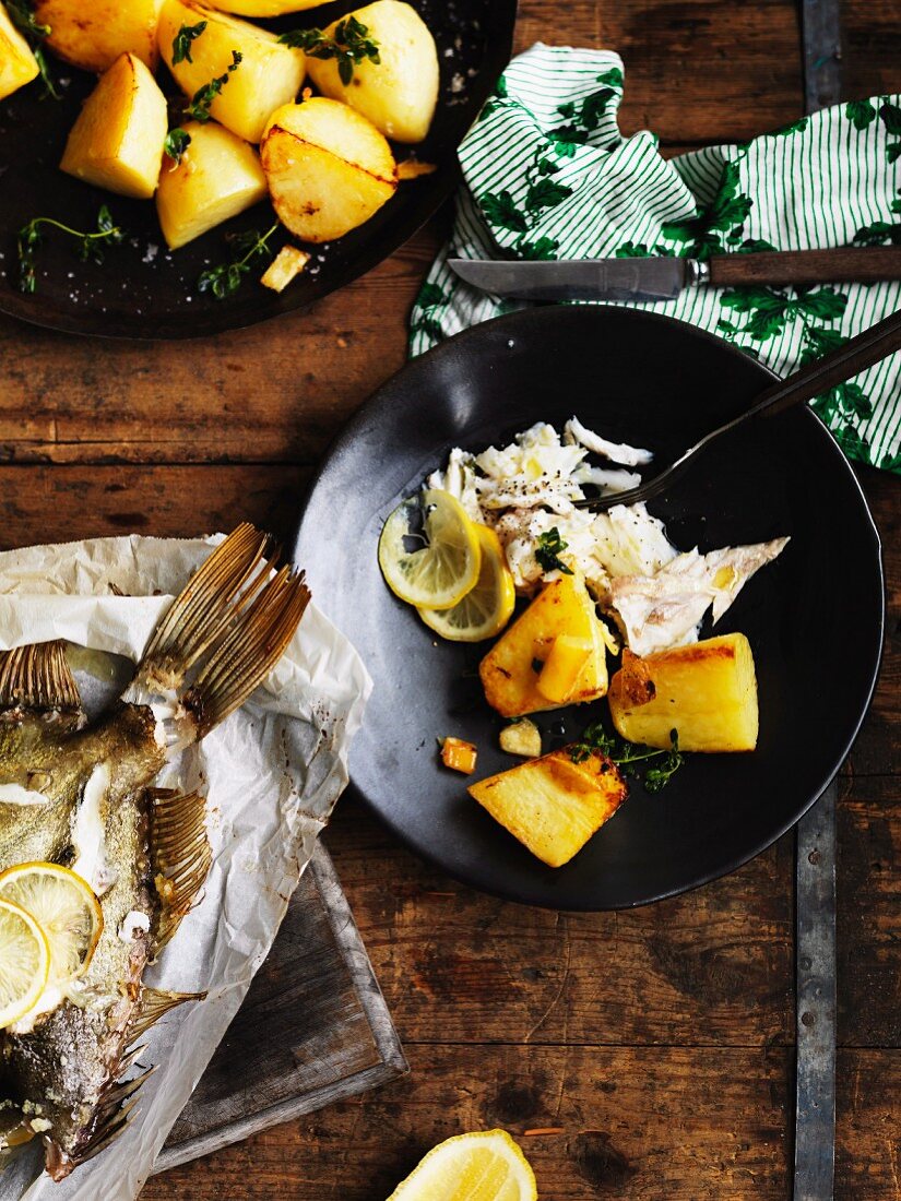 Flatfish with fried potatoes and oregano