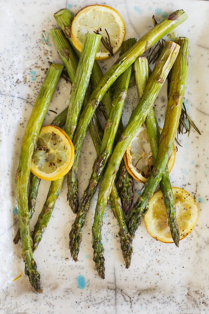 Baked asparagus with rosemary and lemon