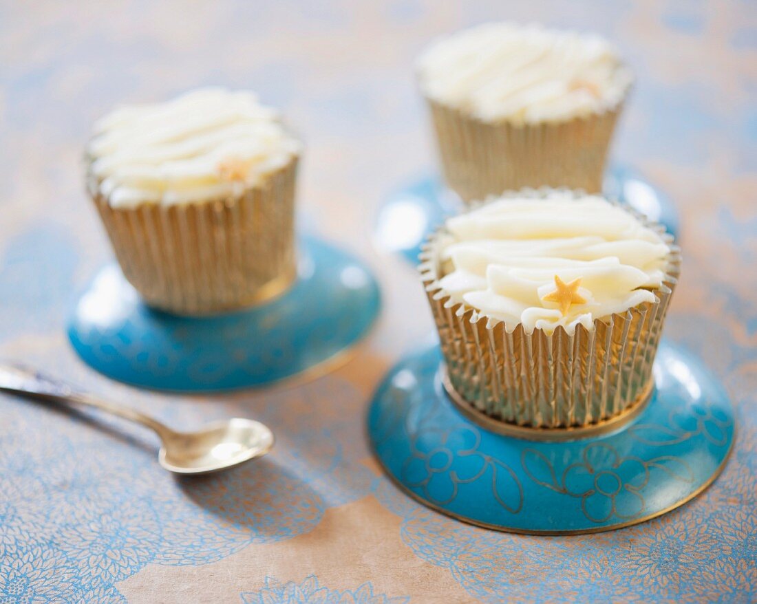 Vanilla cupcakes with small fondant stars