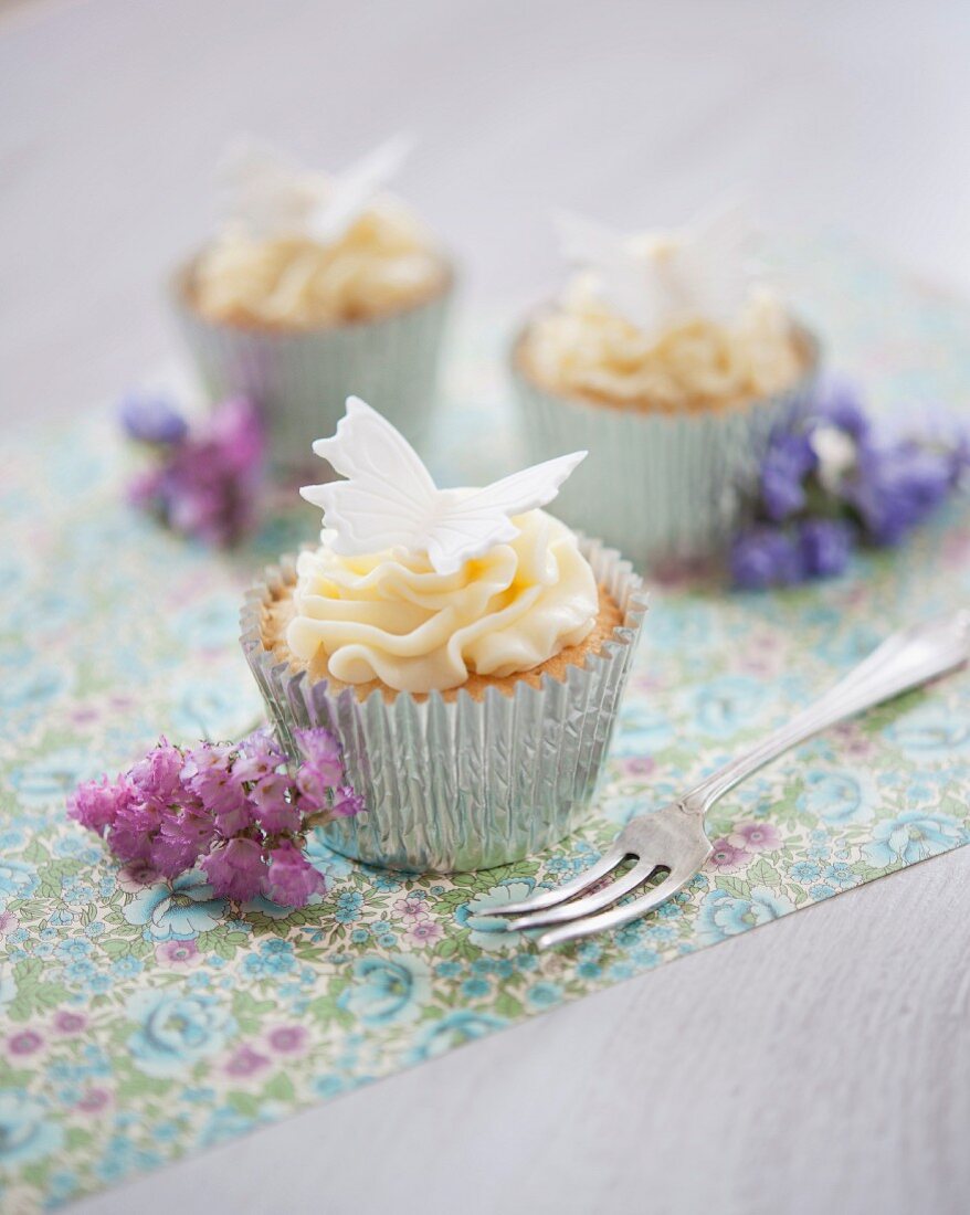 weiße Schokolade Cupcakes mit Buttercreme