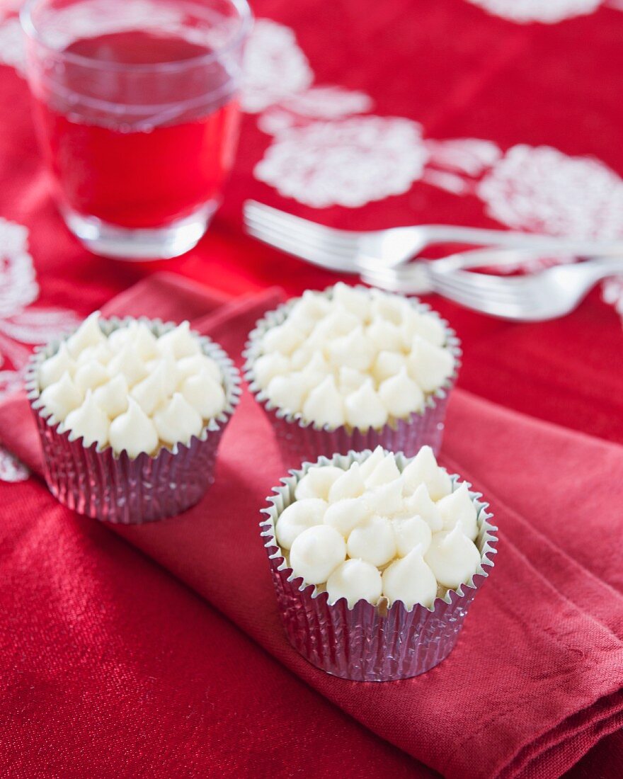 Vanille-Cupcakes mit Buttergipfel