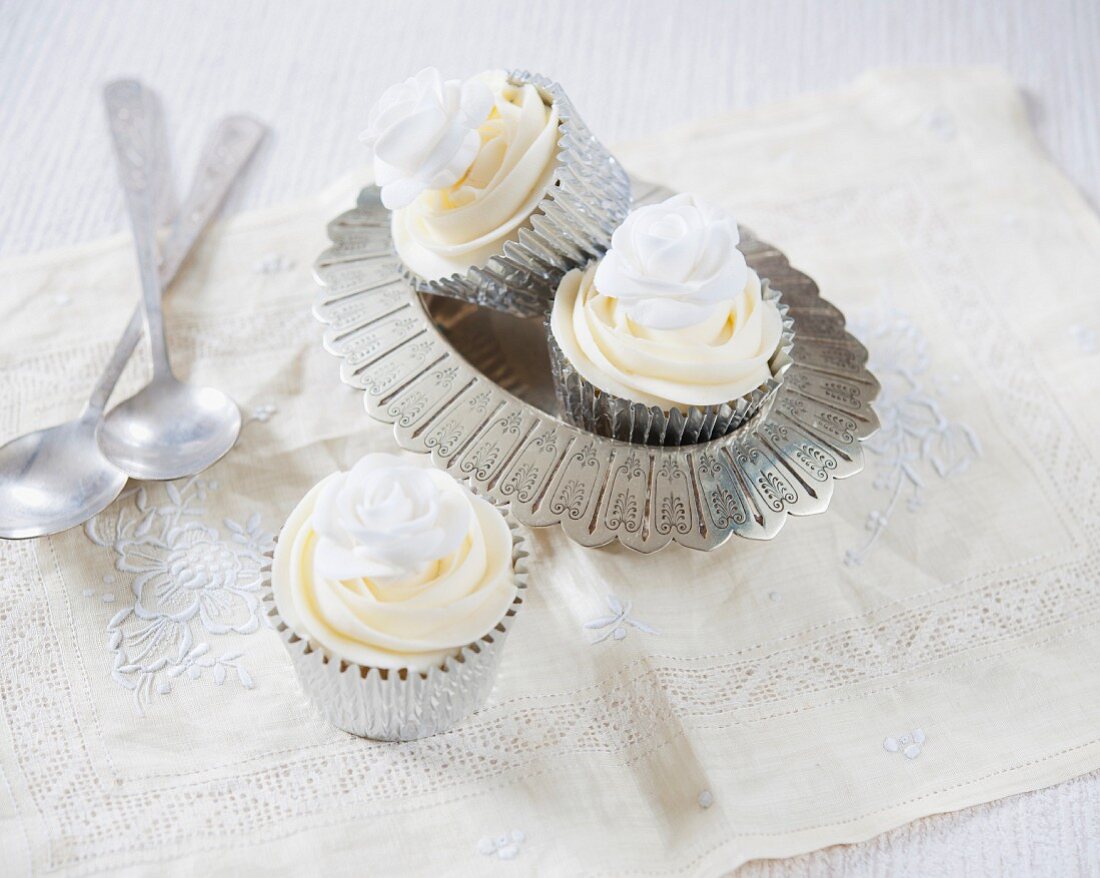 Cupcakes decorated with roses