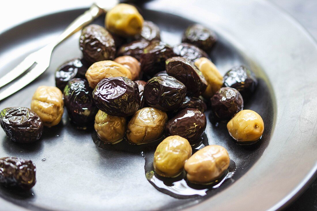 Black and green olives in olive oil