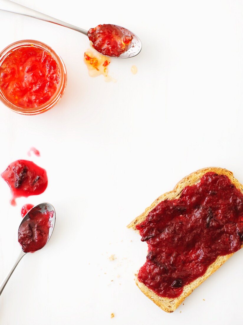 Stillleben mit verschiedenen Marmeladen