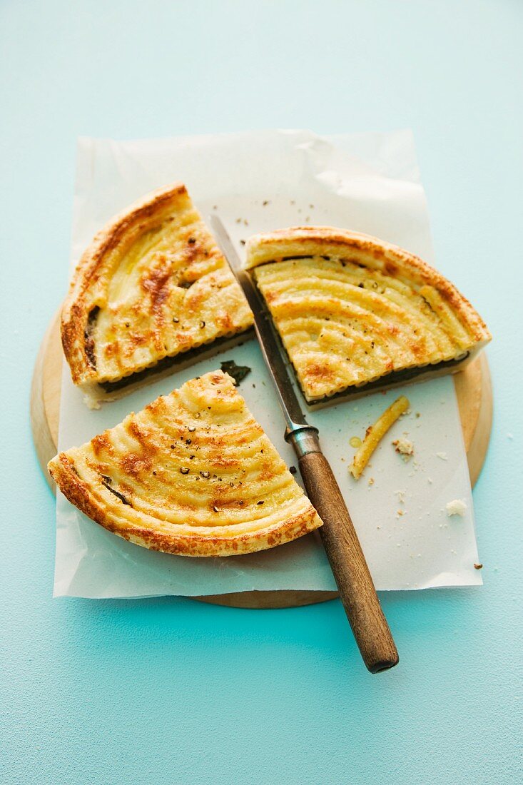 Macaroni and spinach tart