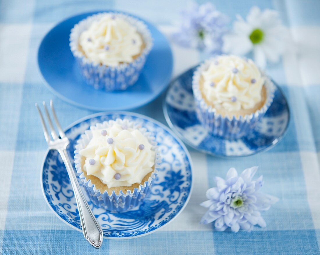Cupcakes with vanilla cream
