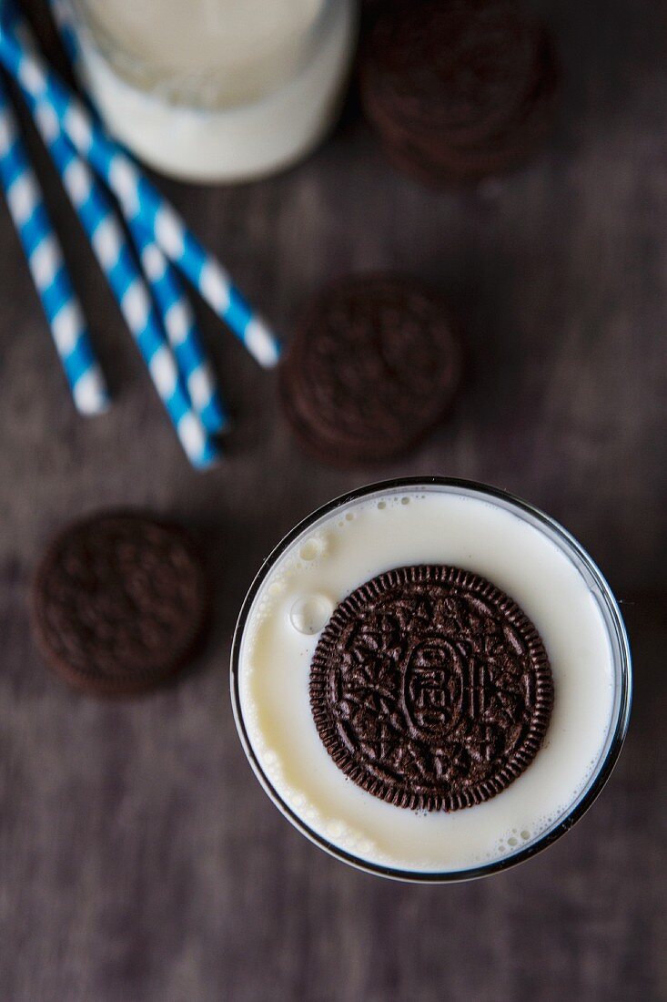 An Oreo cookie in a glass of milk (seen from above)
