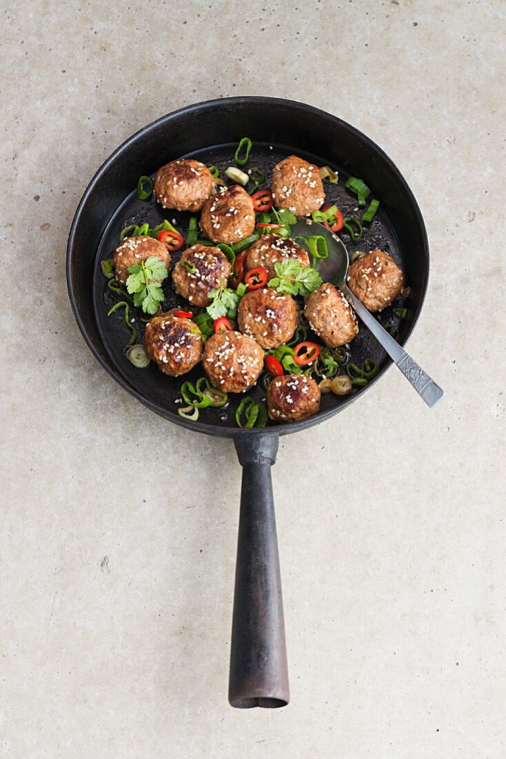 Fried meatballs with chilli and coriander (Asia)
