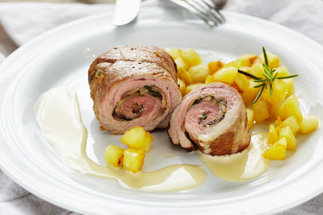 Veal roulade with diced potatoes