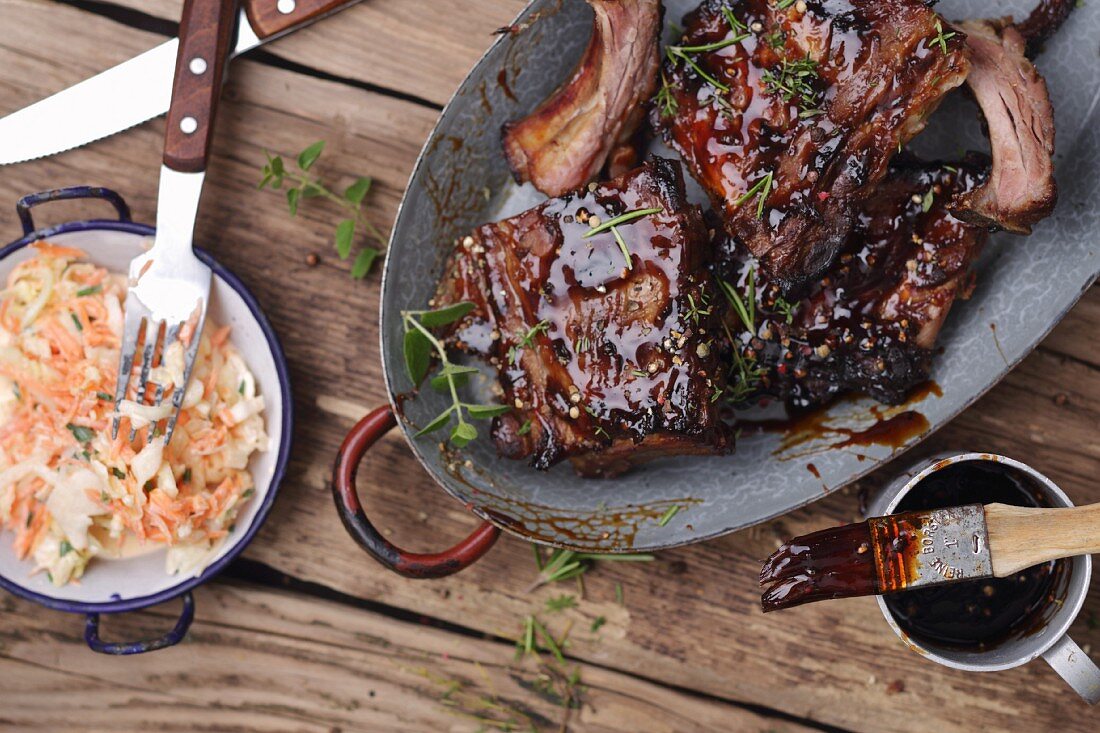 Spare ribs with coleslaw