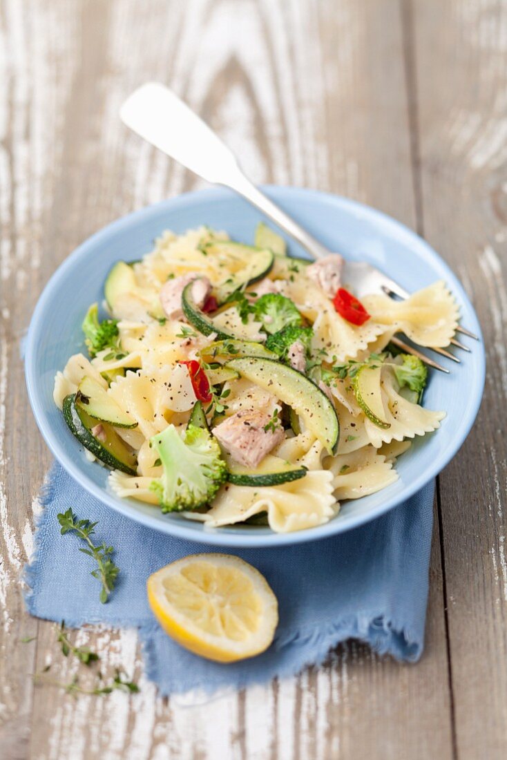 Farfalle with broccoli, courgette and tuna