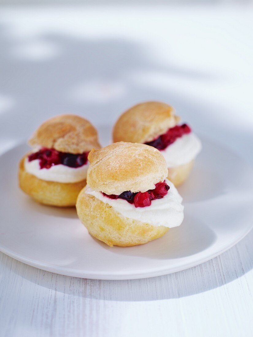 Profiteroles filled with cream cheese and berries
