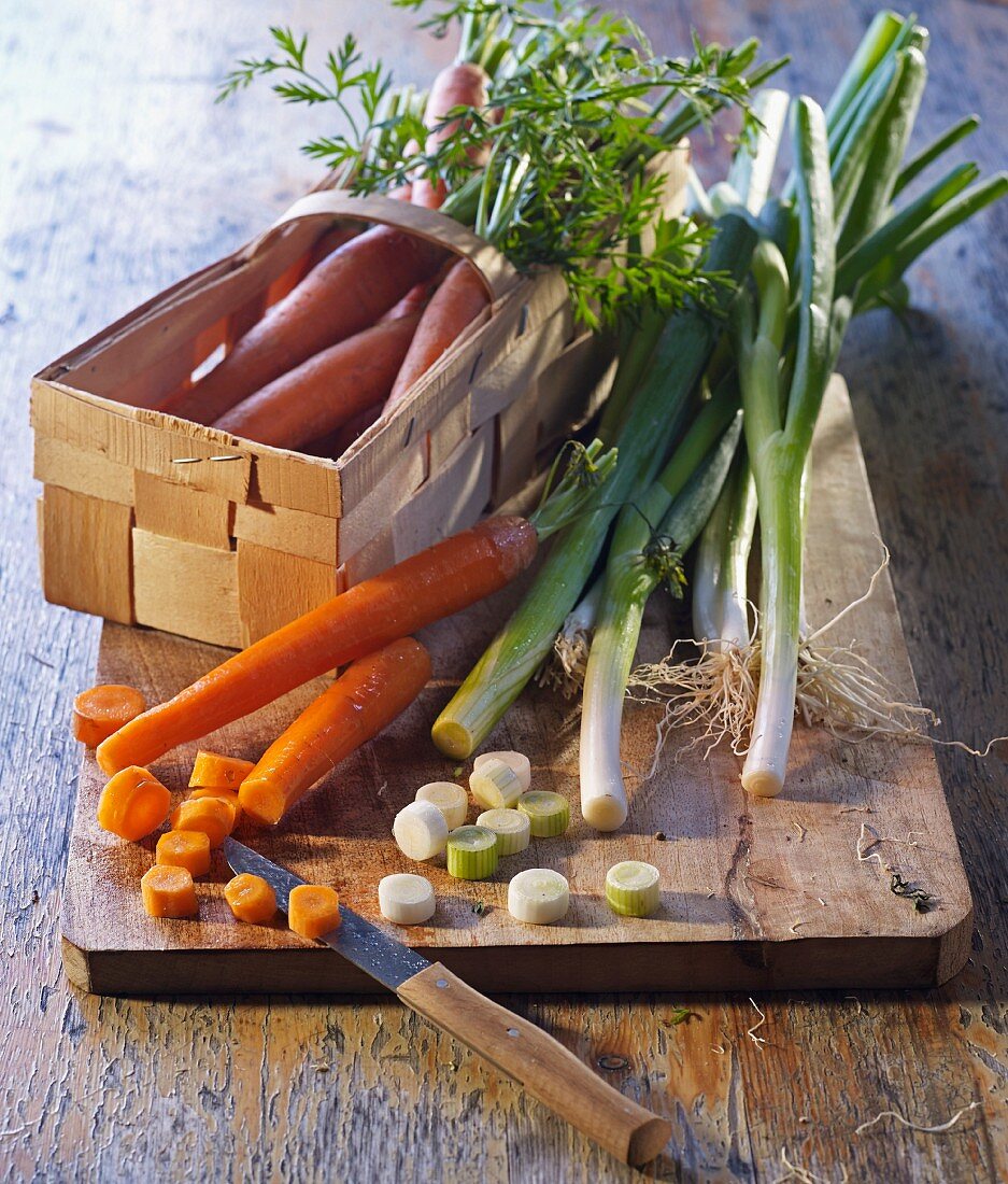 An arrangement of vegetables featuring carrots
