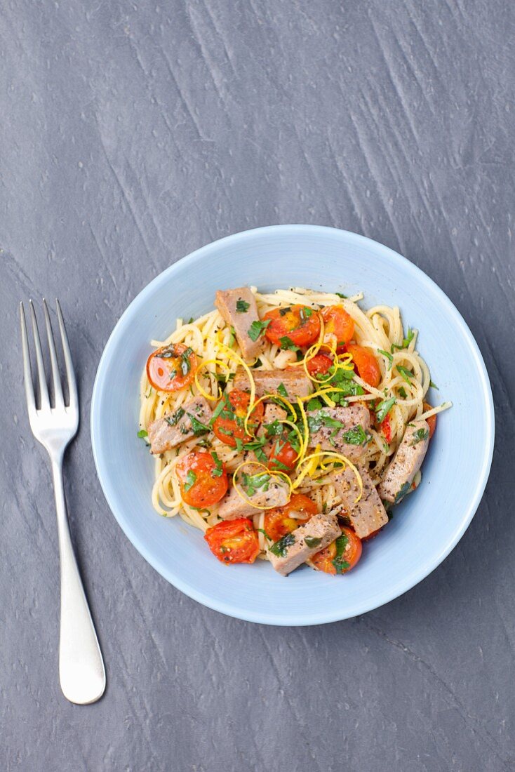 Spaghetti mit Kirschtomaten, Knoblauch und Thunfisch