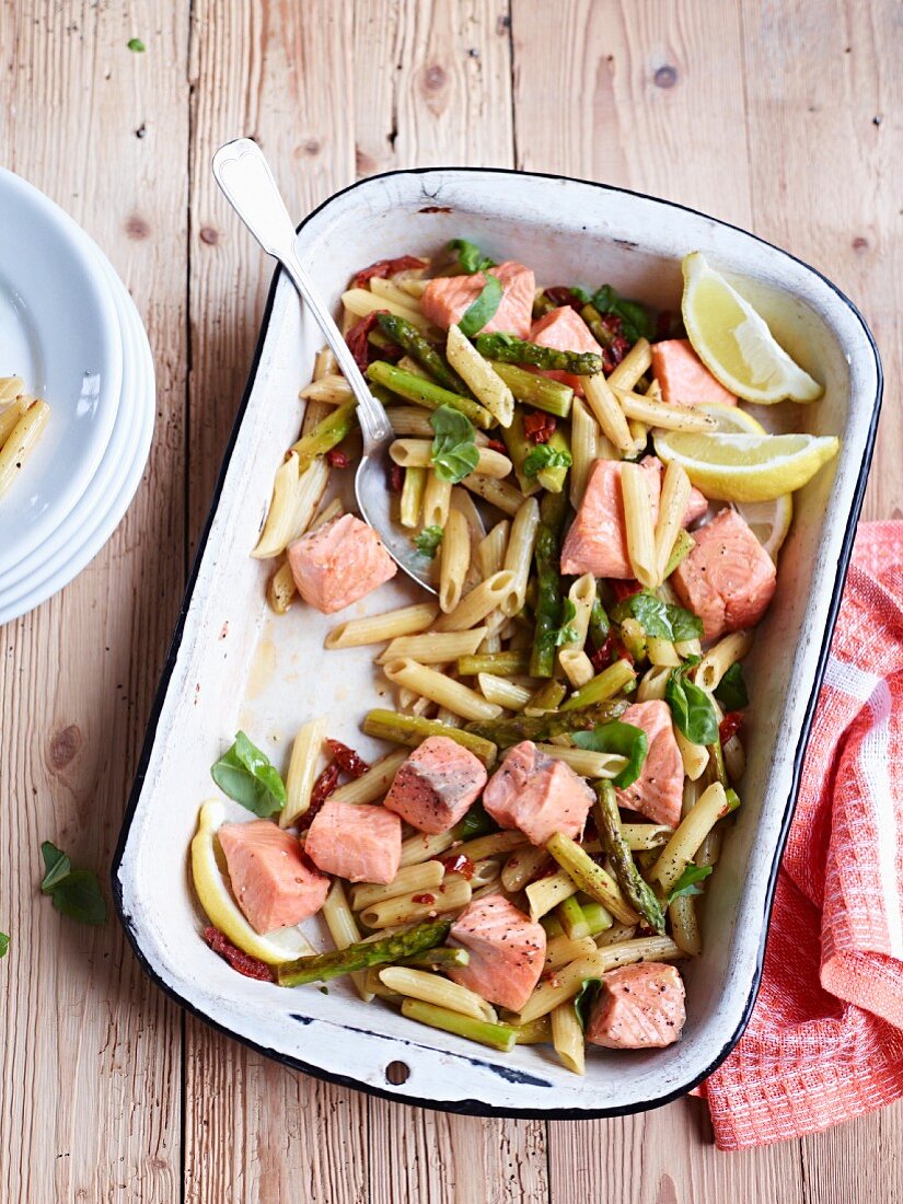 Pasta with marinated salmon and vegetables
