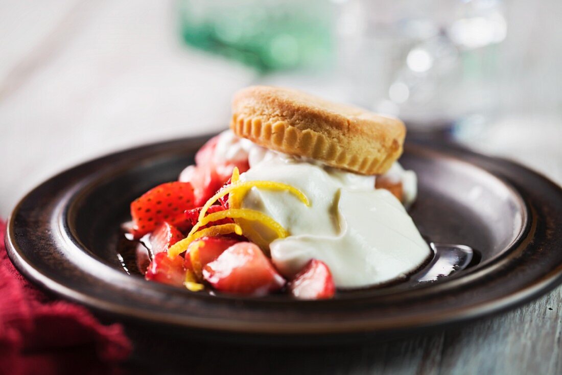 Ginger and strawberry shortcakes with cream and lemon zest