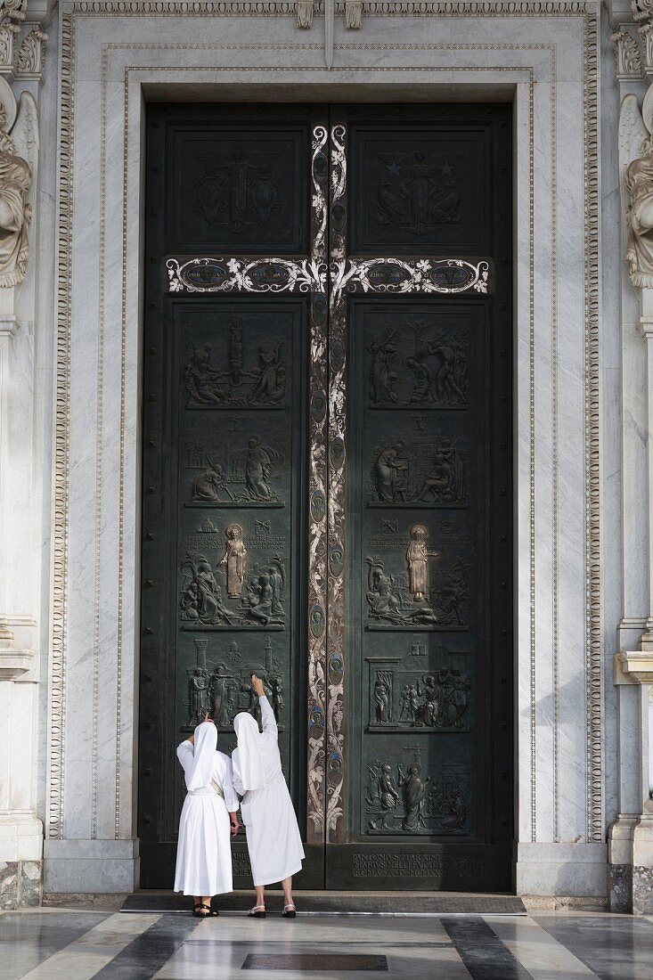 Die Heilige Pforte der Kirche San Paolo fuori le Mura, Rom