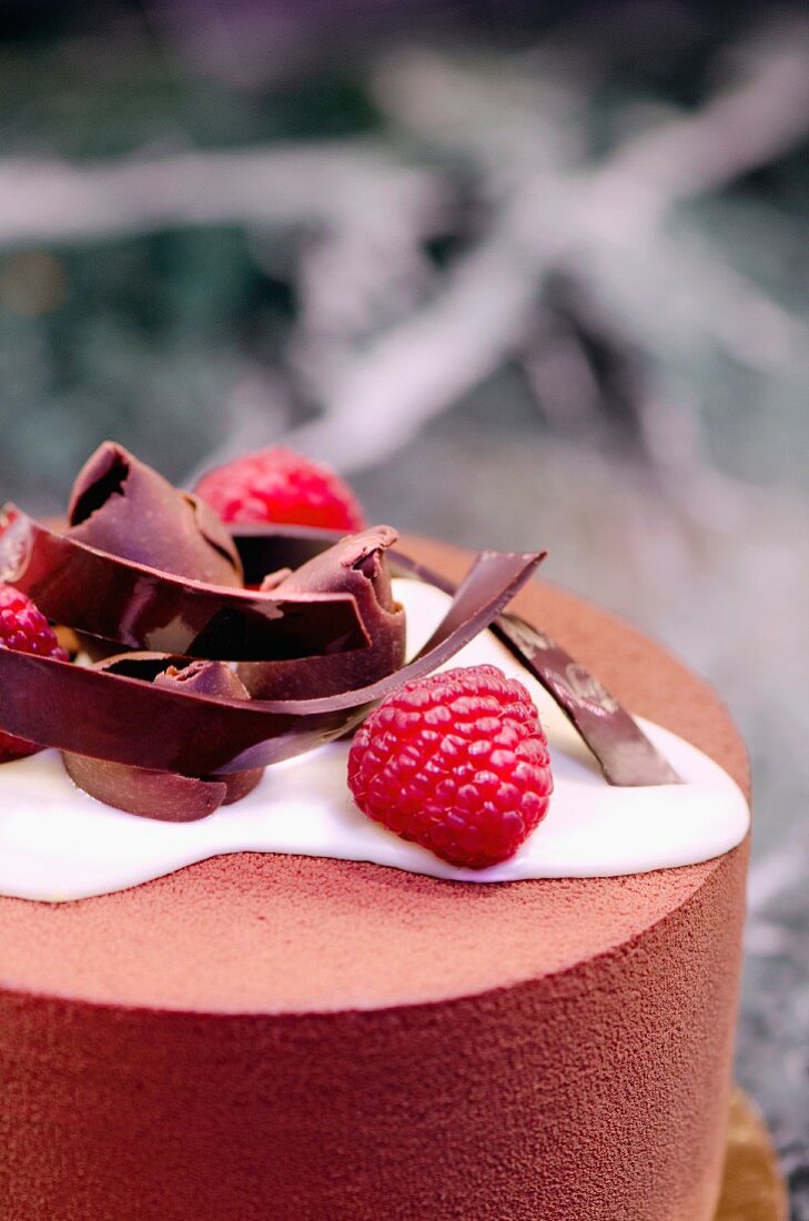 Raspberry and chocolate mousse with cream