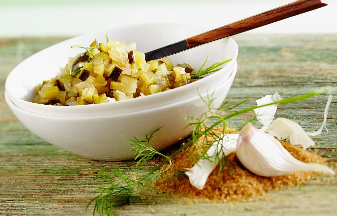 Gurken-Zucchini-Relish mit Knoblauch
