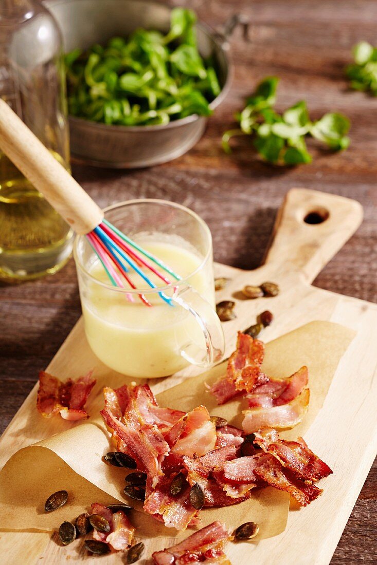 Feldsalat mit Kartoffelvinaigrette und Bacon