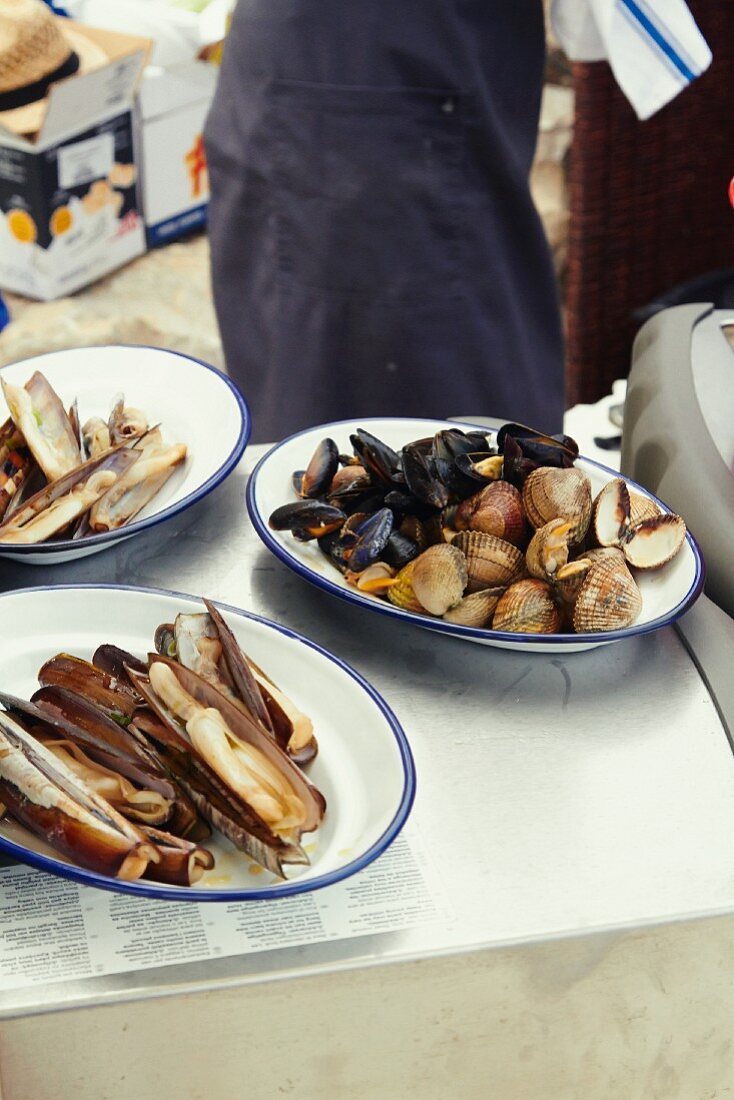 Mussel dishes for a wedding party by the sea