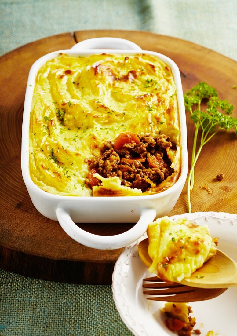 Cottage pie with minced meat and potato topping