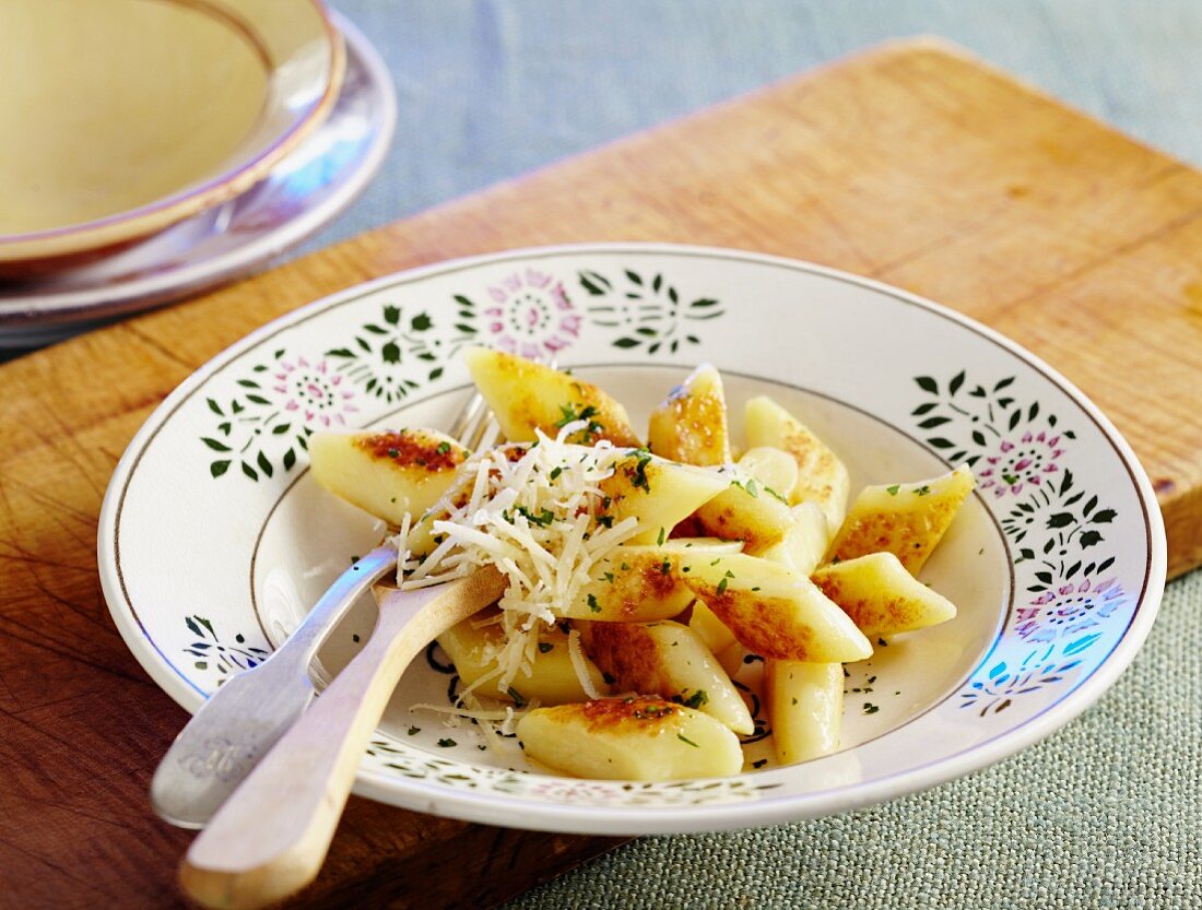 Kopytka (Kartoffelkösschen, Polen) mit Käse