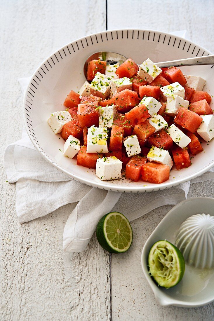 Wassermelonen-Feta-Salat mit Limettendressing