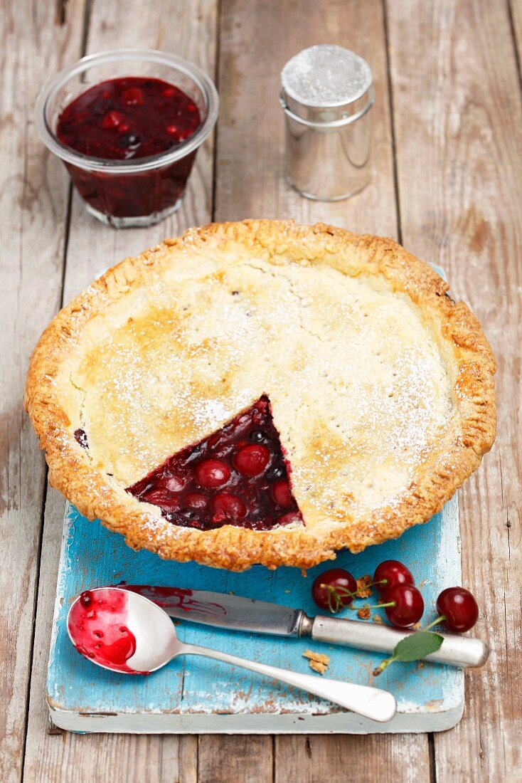 Cherry and redcurrant pie