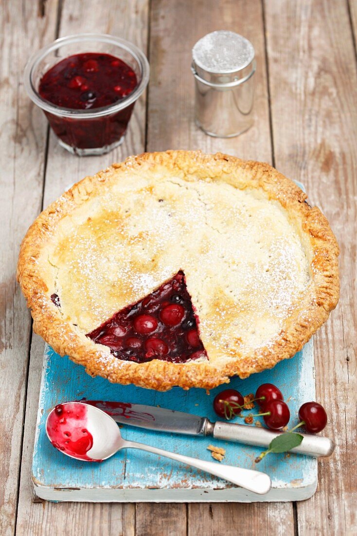 Pie mit Kirschen & Johannisbeeren