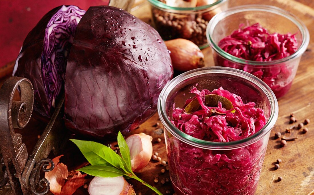 Spiced apple red cabbage