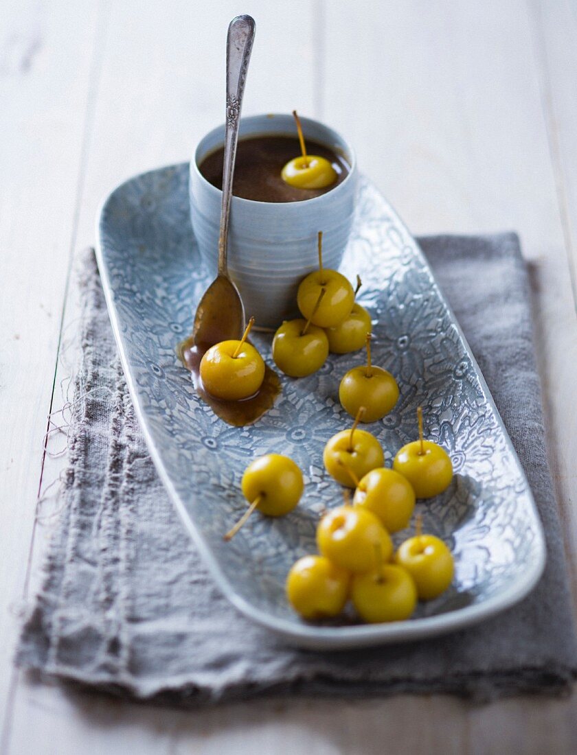 Salted Caramel Fondue mit Miniäpfeln