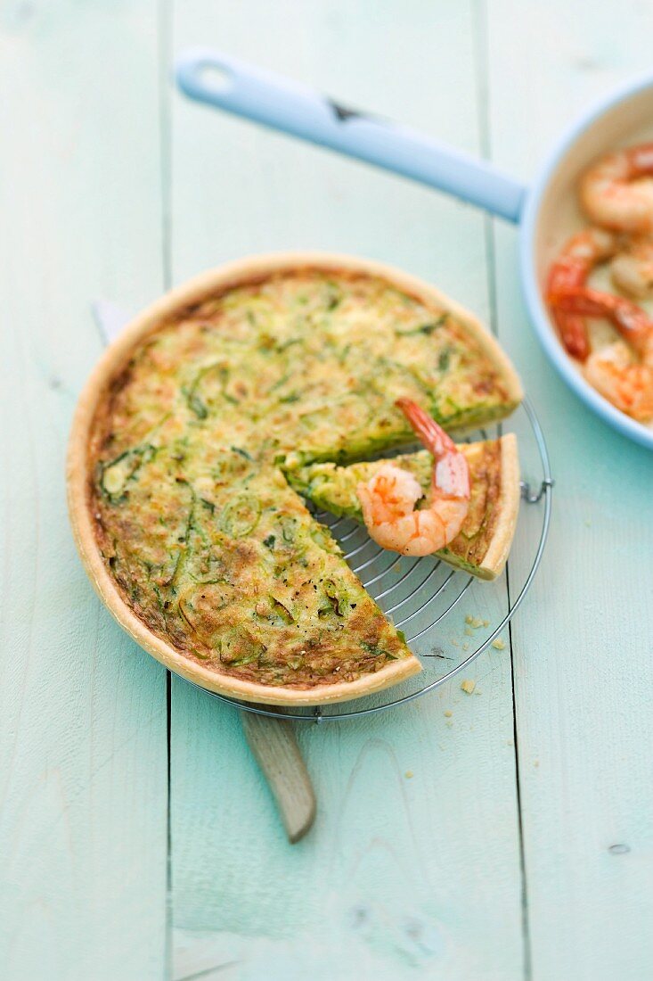 Lauchquiche mit Garnelen, angeschnitten