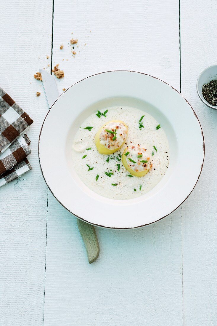 Horseradish soup with potatoes and chives