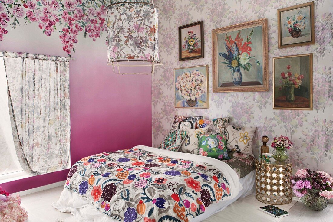 Floral design in bedroom