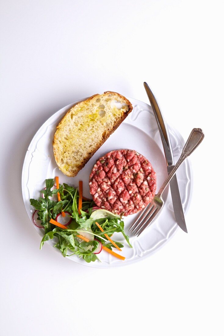 Steak Tatar mit Blattsalat